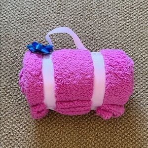 New with tags Pink Fleece Blanket/throw